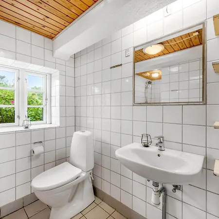 Historic By The Limfjord With Spa, Sauna And Wildnerness Bath Only 250 Meters From The North Sea Feriehus Harboør